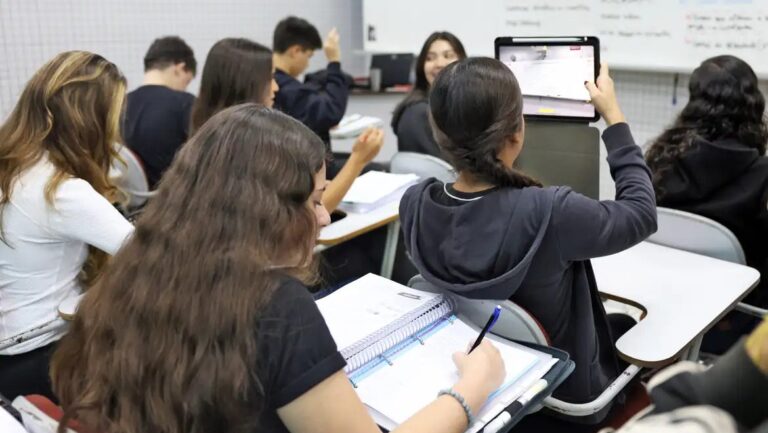 TVTNews 7 pesquisa-do-insper-estima-que-programa-pode-levar-372-mil-jovens-a-mais-por-ano-a-concluir-o-ensino-medio-foto-jose-cruz-agencia-brasil