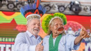 Da Redação 7 lula-e-cacique-raoni-no-acampamento-terra-livre-de-2023-combate-as-desigualdades-e-apresentado-como-uma-das-prioridades-do-programa-de-governo-foto-ricardo-stuckert-pr