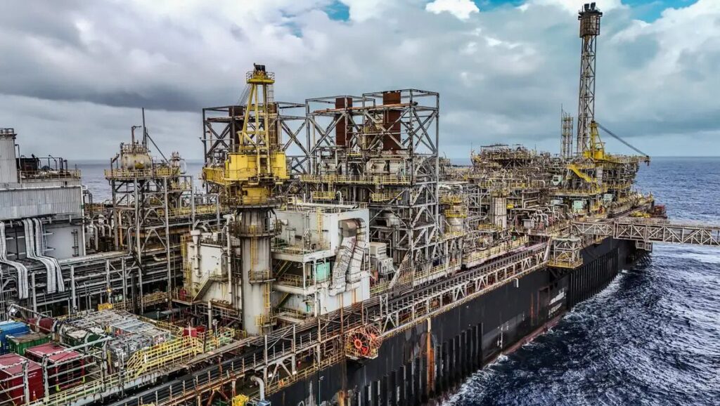 presidente-acompanha-operacao-em-navio-sonda-tres-dias-apos-estatal-anunciar-presenca-de-petroleo-e-gas-em-poco-na-costa-do-amapa-foto-rafa-neddermeyer-agencia-brasil
