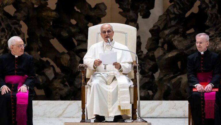 papa-afirmou-que-avanco-da-inteligencia-artificial-pode-tornar-relacoes-mais-virtuais-e-alertou-para-o-risco-de-transferir-decisoes-humanas-a-sistemas-automatizados-foto-eloisa-lopez