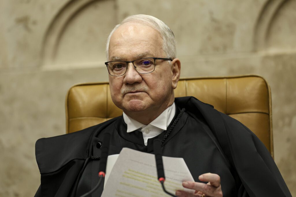 O que acontece agora com a crise no STF após o confronto entre Moraes e Mendonça? 2 O-presidente-do-STF,-Edson-Fachin,-ainda-determinou-que-Moraes,-Mendonça,-Paulo-Gonet-e-Andrei-Rodrigues-prestem-informações,-também-no-prazo-de-cinco-dias.-Foto:-Marcelo-Camargo/Agência-Brasil-|-TVT-News