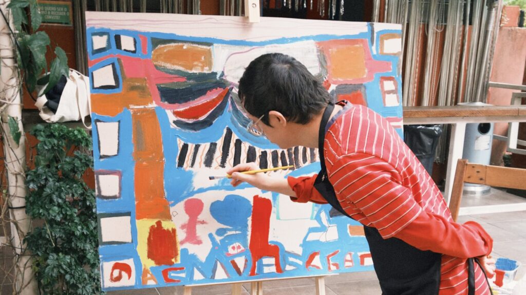 mostra-reune-100-artistas-com-deficiencia-intelectual-e-ou-transtornos-mentais-a-primeira-edicao-das-residencias-de-arte-outsider-acontece-no-garoa-espaco-cultural-na-vila-madalena-e-em-relogios-de-rua-de-sp-e-campinas-foto-divulgacao