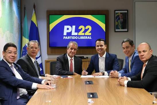 Ex-vereador Milton Leite é alvo de operação que investiga infiltração do PCC no transporte de SP 2 Danilo-Morgado,-em-reunião-com-a-cúpula-do-Partido-Liberal,-ao-lado-de-Valdemar-Costa-Neto-e-Sóstenes-Cavalcante.-Foto:-Reprodução/-Redes-Sociais-|-TVT-News