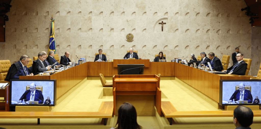 Na-abertura-do-julgamento,-Edson-Fachin-defendeu-respeito-às-regras-processuais,-decisões-colegiadas-e-preservação-da-Corte-diante-de-um-dos-momentos-mais-delicados-de-sua-história.-Foto:-Fellipe-Sampaio/STF-|-TVT-News