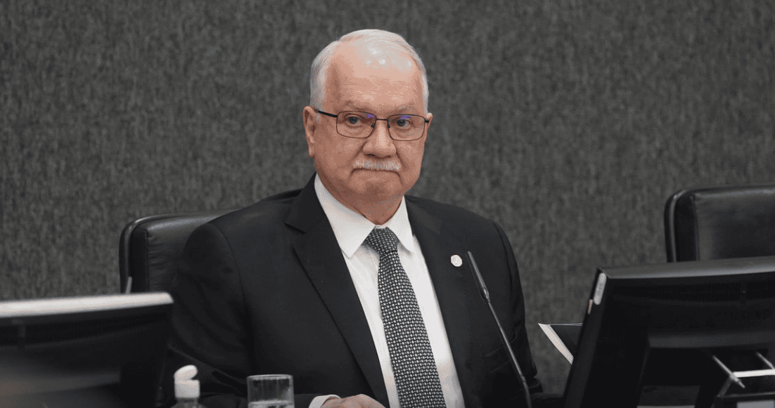 “O País olha para esta Corte”: Fachin faz apelo contra disputas pessoais em meio à crise no STF 1 O-presidente-do-STF,-Edson-Fachin,-abriu-o-julgamento-com-um-discurso-marcado-por-apelos-à-serenidade-e-à-preservação-institucional-da-Corte.-Foto:-G.-Dettmar/-CNJ-|-TVT-News