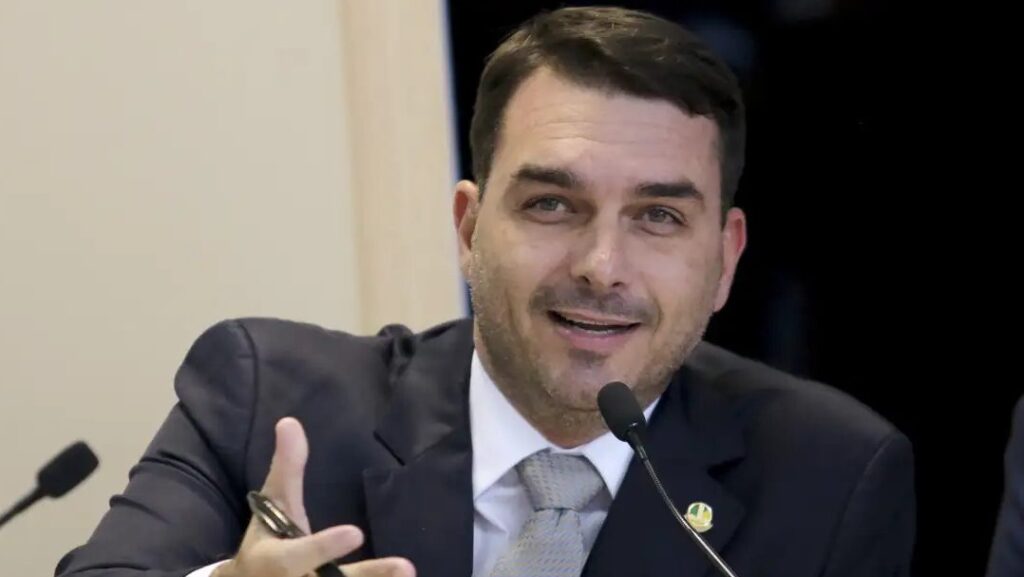 mensagens-mostram-assessora-do-senador-flavio-bolsonaro-tratando-de-repasse-de-quase-r-200-mil-com-robson-calixto-condenado-no-caso-marielle-e-ligado-aos-irmaos-brazao-foto-wilson-dias-agencia-brasil