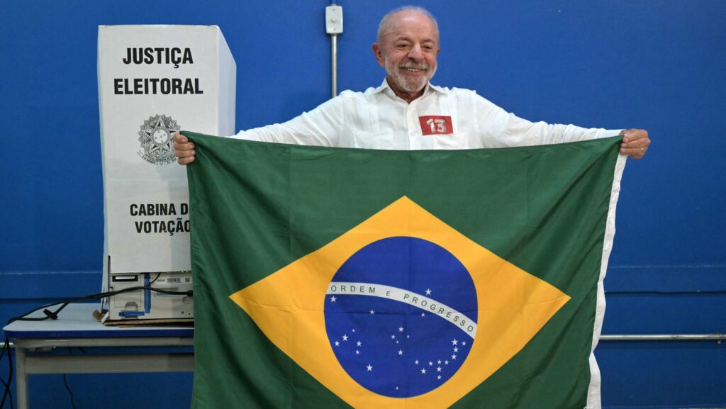 Lula vota e enaltece mobilização popular: "nunca vi nada igual" 3 lula-vota-lula-voto-eleicoes-2026-urna-voto-do-lula-2-turno-eleicoes-2026-lula-alckmin-resultado-apuracao-presidente-da-republica-constituicao-paulista-mobilizacao-popular