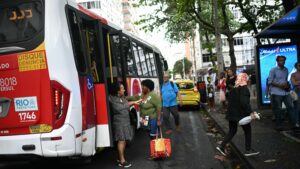 Da Redação 18 onibus-tse-stf-eleicoes-voto-democracia