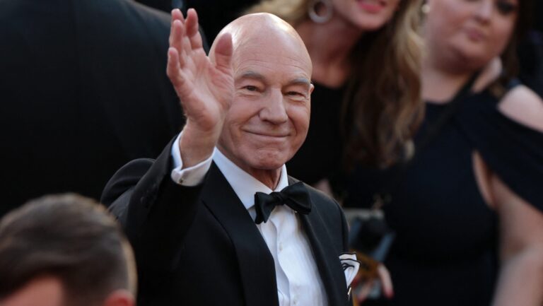 ator-britanico-stewart-tambem-ficou-conhecido-como-capitao-jean-luc-picard-de-star-trek-e-teve-carreira-de-seis-decadas-no-teatro-cinema-e-televisao-foto-kyle-grillot-afp