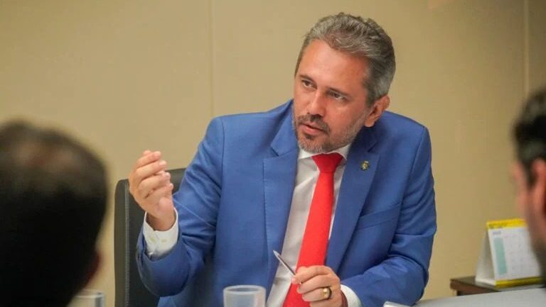 elmano-e-reeleito-no-ceara-cid-gomes-psb-lidera-a-disputa-pelo-senado-no-estado-seguido-por-luizianne-lins-e-capitao-wagner-foto-reproducao-twitter