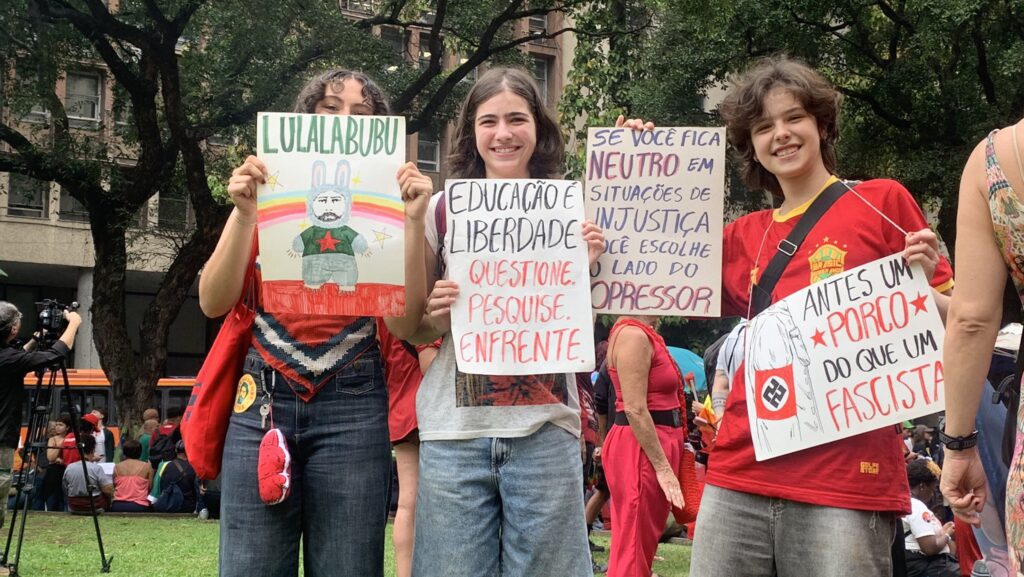manifestacao-estudantes-rio-de-janeiro-a-favor-de-lula-tvt-news
