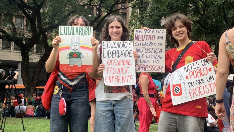 manifestacao-estudantes-rio-de-janeiro-a-favor-de-lula-tvt-news