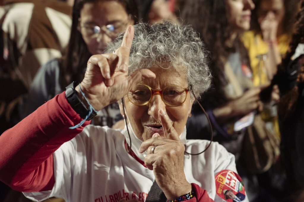 populacao-toma-as-ruas-da-avenida-paulista-em-sao-paulo-para-comemorar-reeleiçao-de-lula-emanuela-godoy-tvt-news