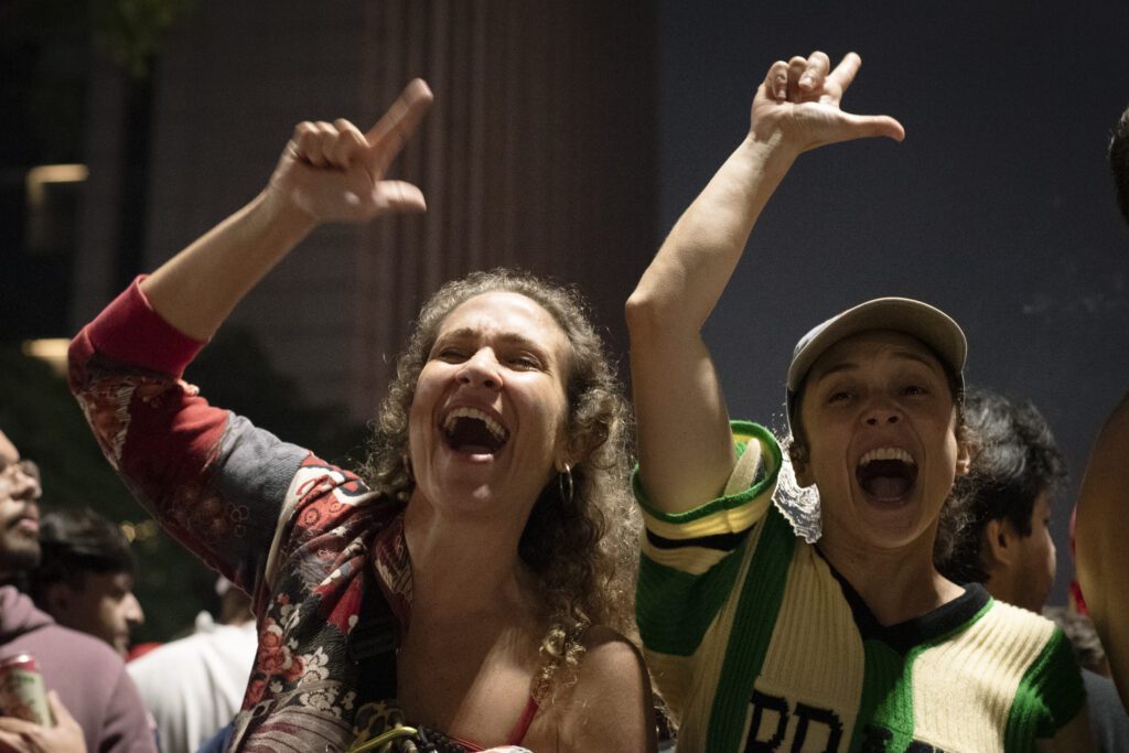 populacao-toma-as-ruas-da-avenida-paulista-em-sao-paulo-para-comemorar-reeleiçao-de-lula-emanuela-godoy-tvt-news