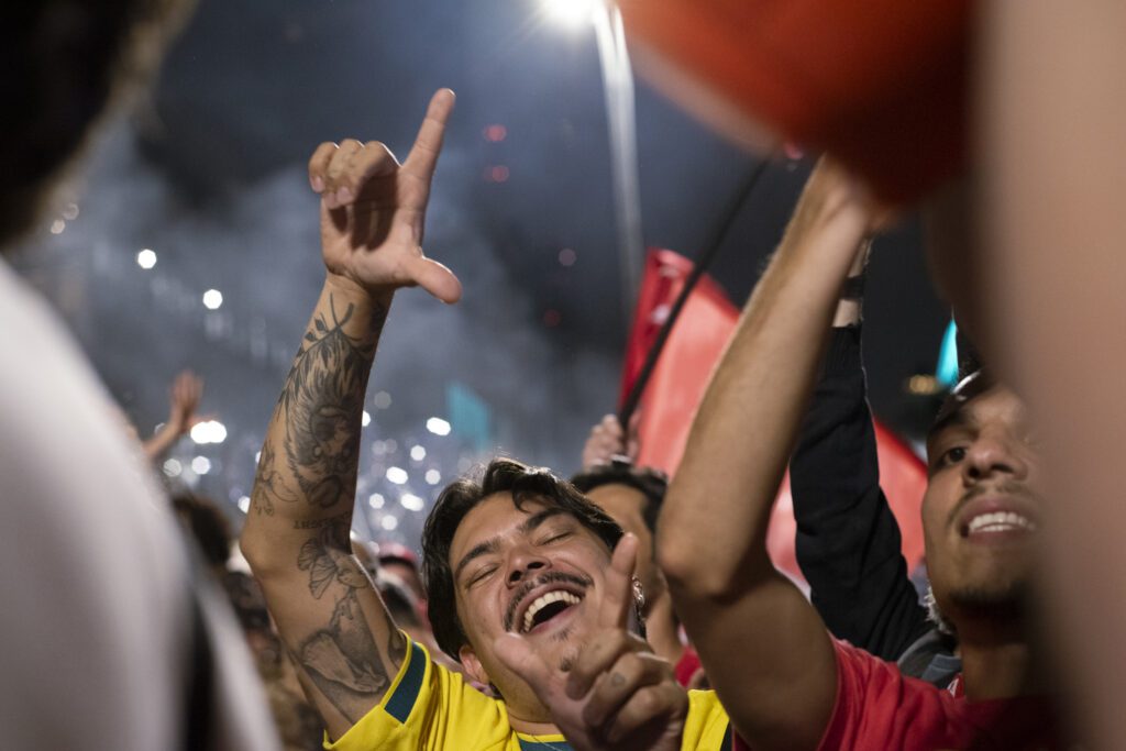 populacao-toma-as-ruas-da-avenida-paulista-em-sao-paulo-para-comemorar-reeleiçao-de-lula-emanuela-godoy-tvt-news