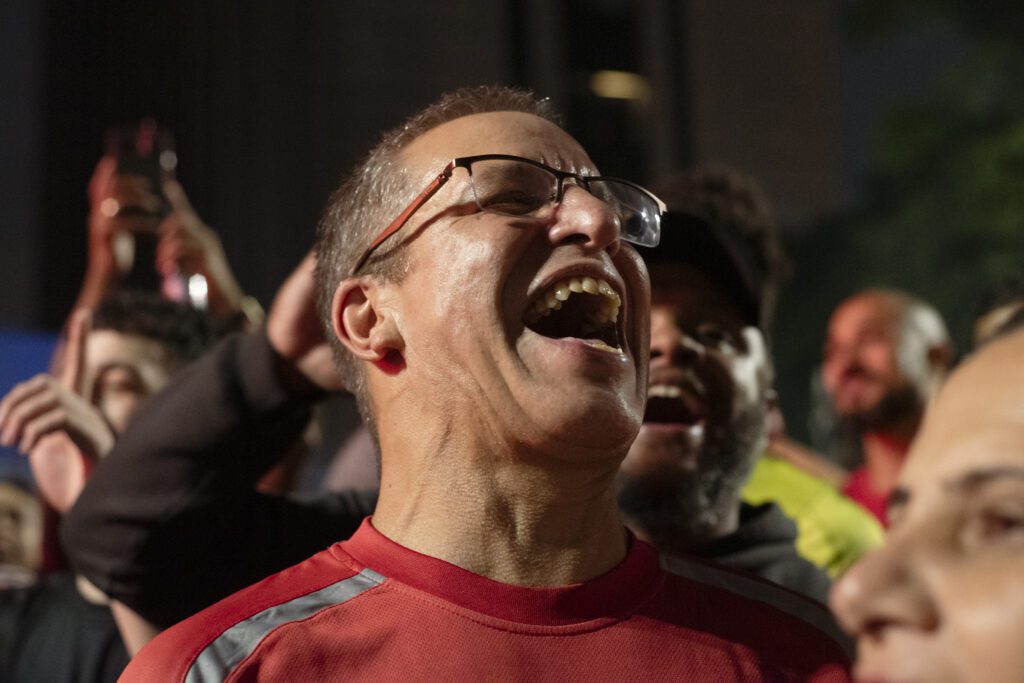 populacao-toma-as-ruas-da-avenida-paulista-em-sao-paulo-para-comemorar-reeleiçao-de-lula-emanuela-godoy-tvt-news