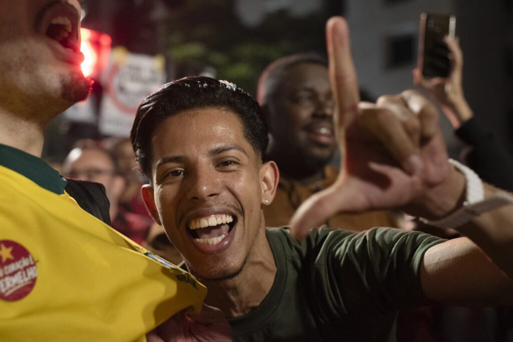 populacao-toma-as-ruas-da-avenida-paulista-em-sao-paulo-para-comemorar-reeleiçao-de-lula-emanuela-godoy-tvt-news