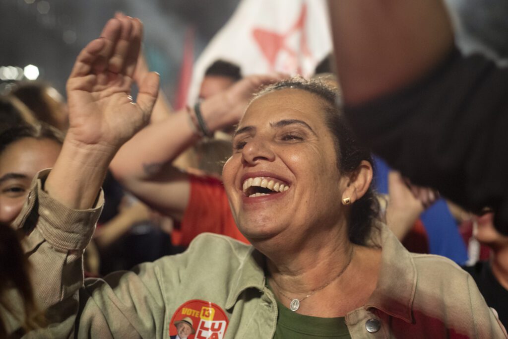 populacao-toma-as-ruas-da-avenida-paulista-em-sao-paulo-para-comemorar-reeleiçao-de-lula-emanuela-godoy-tvt-news