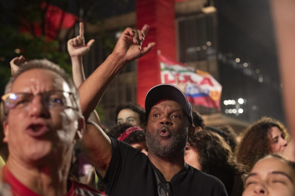 populacao-toma-as-ruas-da-avenida-paulista-em-sao-paulo-para-comemorar-reeleiçao-de-lula-emanuela-godoy-tvt-news
