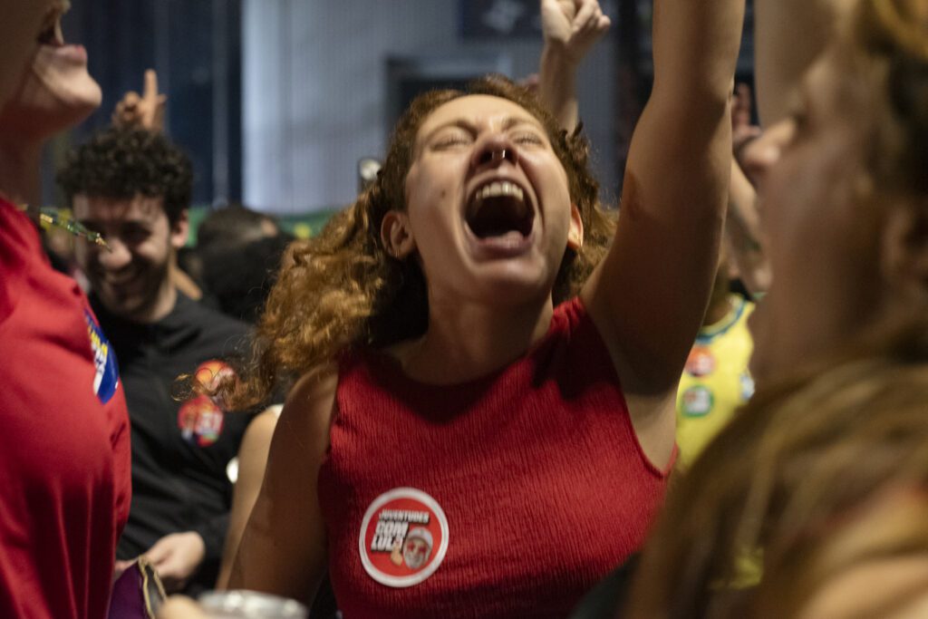 populacao-toma-as-ruas-da-avenida-paulista-em-sao-paulo-para-comemorar-reeleiçao-de-lula-emanuela-godoy-tvt-news