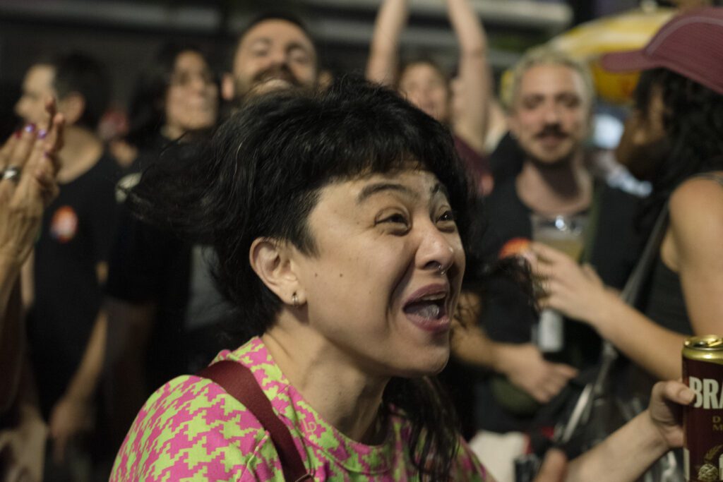 populacao-toma-as-ruas-da-avenida-paulista-em-sao-paulo-para-comemorar-reeleiçao-de-lula-emanuela-godoy-tvt-news