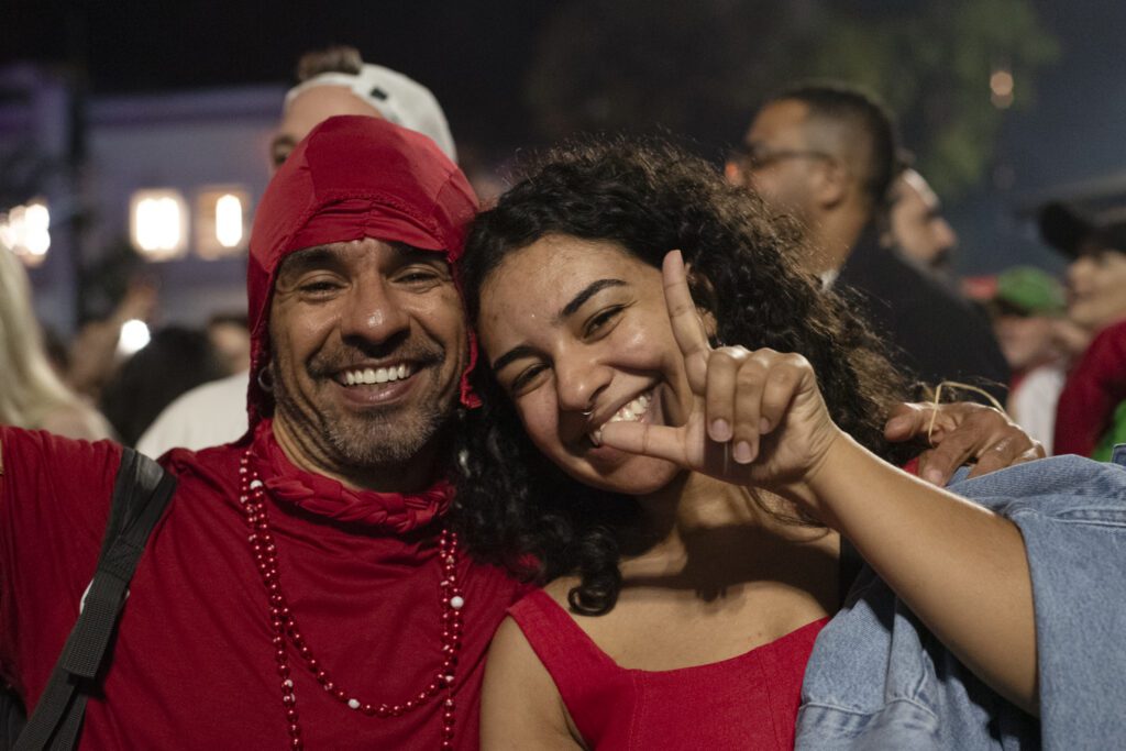 populacao-toma-as-ruas-da-avenida-paulista-em-sao-paulo-para-comemorar-reeleiçao-de-lula-emanuela-godoy-tvt-news