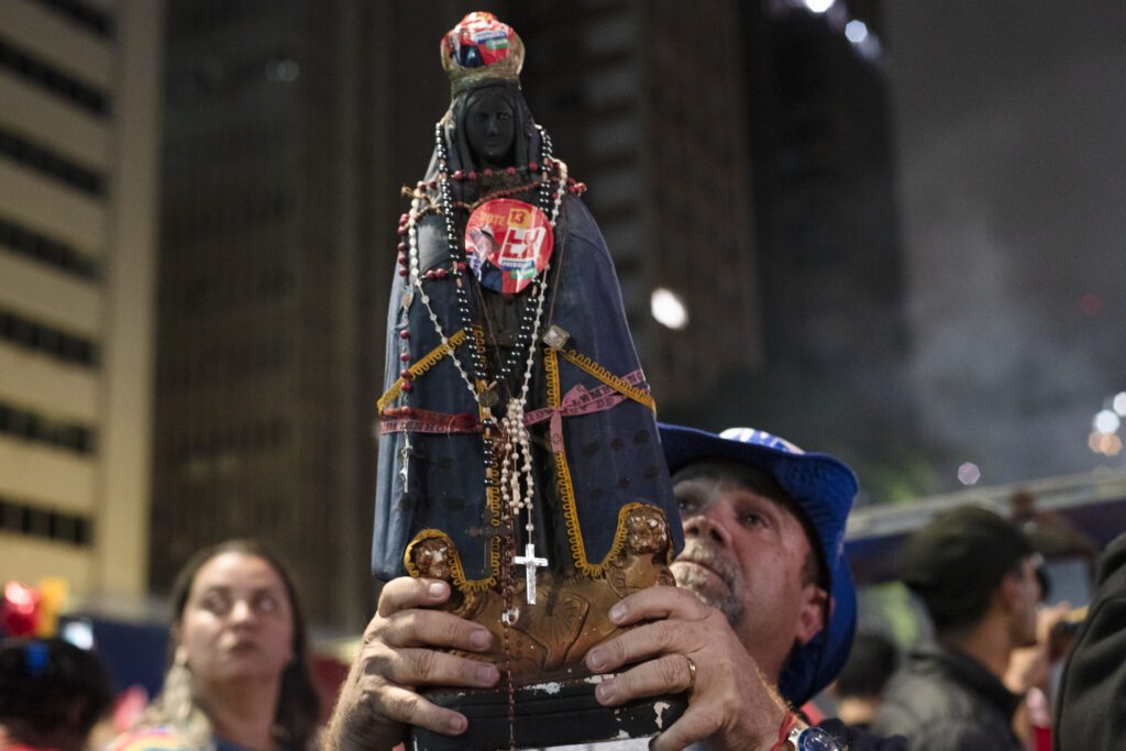 populacao-toma-as-ruas-da-avenida-paulista-em-sao-paulo-para-comemorar-reeleiçao-de-lula-emanuela-godoy-tvt-news