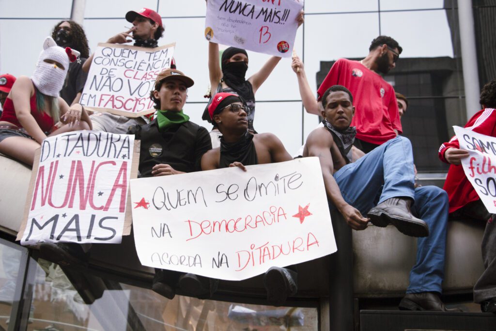 Quando a narrativa toma o lugar do debate: a irresponsabilidade do marketing político 1 marketing-politico
