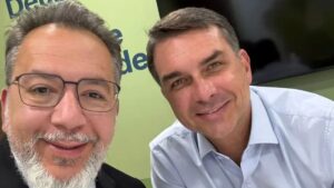 TVTNews 23 marcio-canella-uniao-brasil-foi-preso-pela-policia-federal-sob-suspeita-de-envolvimento-em-esquema-bilionario-de-lavagem-de-dinheiro-politico-teve-apoio-de-flavio-bolsonaro-para-disputar-o-senado-e-chegou-a-indicar-a-mae-do-senador-como-suplente-foto-reproducao-flavio-bolsonaro-instagram