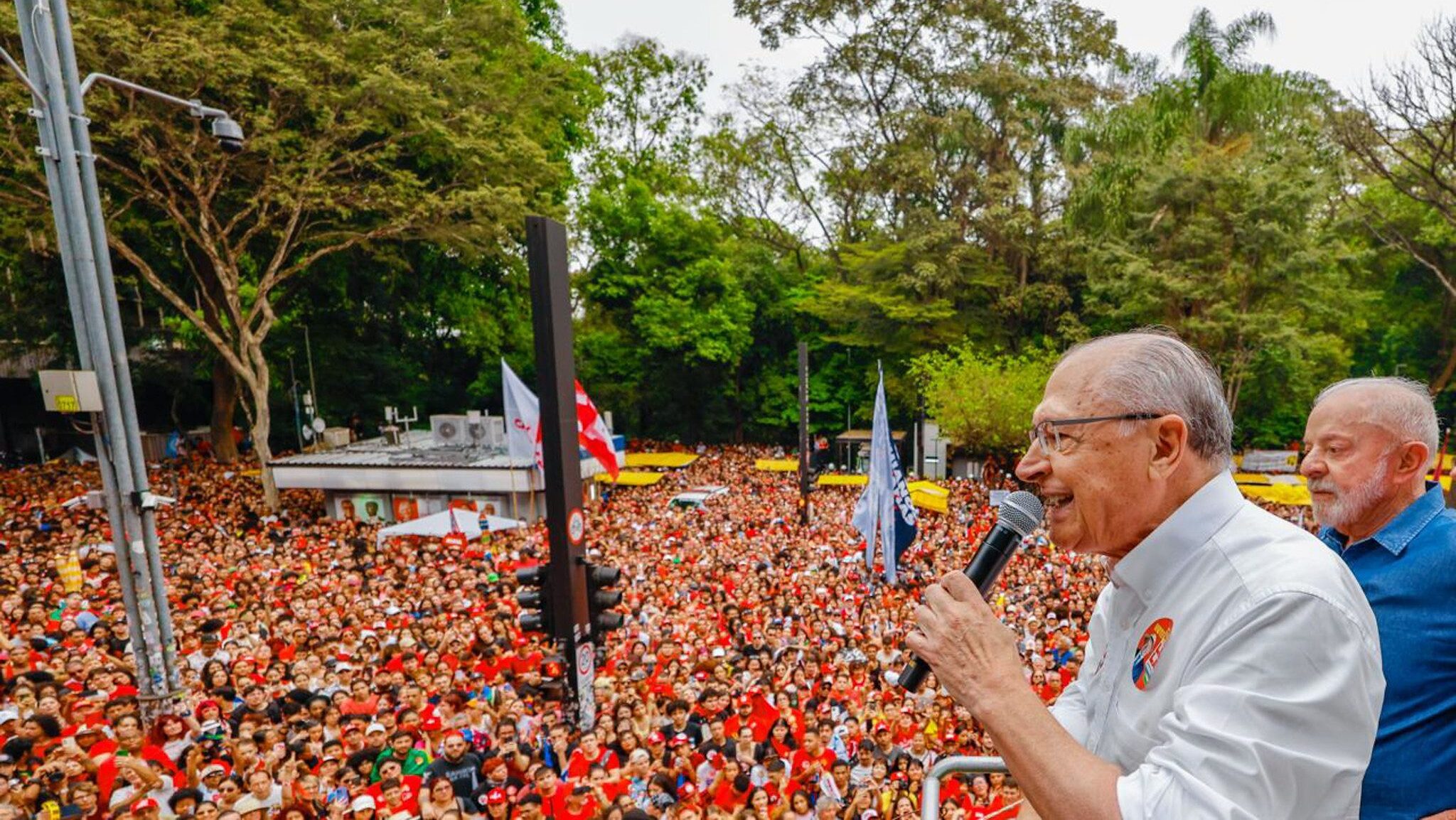 lula-nossa-senhora-aparecida-12-de-outubro-dia-de-nossa-senhora-aparecida-av-paulista-avenida-paulista-campanha-manifestacao-estudantes-fim-da-escala-6x1-votacao-eleicoes-pesquisa-pesquisas-datafolha-quaest-atlas-constituicao-pec-votacao-escala-6-x-1