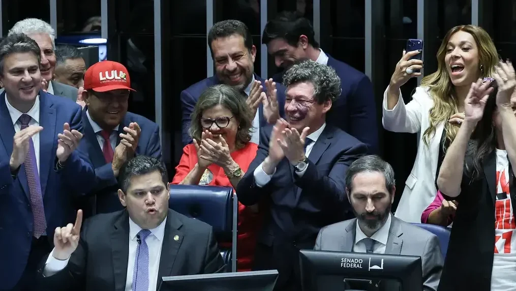 Datafolha divulga nova pesquisa para presidente no 2º turno, nesta quinta (15) 1 fim-da-escala-6x1-escala-6-x-1-jornada-de-trabalho-40h-40-h-semanais-fim-da-escala-6x1-fim-da-escala-6-x-1-senado-congresso-parlamentares-alcolumbre-erika-hilton-vat-rick-azevedo-paulo-paim-senadores-deputados-lula-governo-lula-bandeira-governo-lula-trabalhadores-classe-trabalhadora-conquista-historica-classe-trabalhadora
