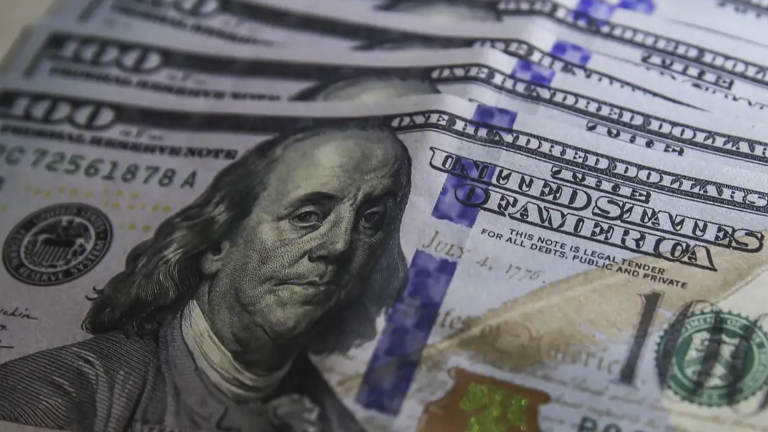 TVTNews 10 dolar-americano-recuou-mais-de-4-nesta-segunda-feira-5-enquanto-ibovespa-superou-os-200-mil-pontos-pela-primeira-vez-apos-o-resultado-do-primeiro-turno-foto-valter-campanato-agencia-brasil