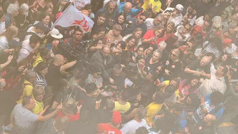 janones-tem-alta-do-hospital-e-convoca-exercito-do-lula-para-batalha-contra-bolsonarismo-tvt-news