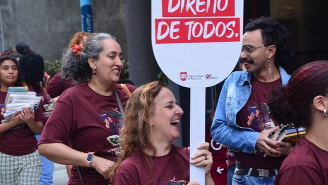 projeto-liderado-por-estudantes-da-fespsp-realiza-na-quinta-29-a-entrega-gratuita-de-mais-de-1-000-exemplares-de-livros-programacao-conta-com-ato-na-praca-da-republica-e-sarau-literario-no-periodo-noturno-foto-fespsp-divulgacao