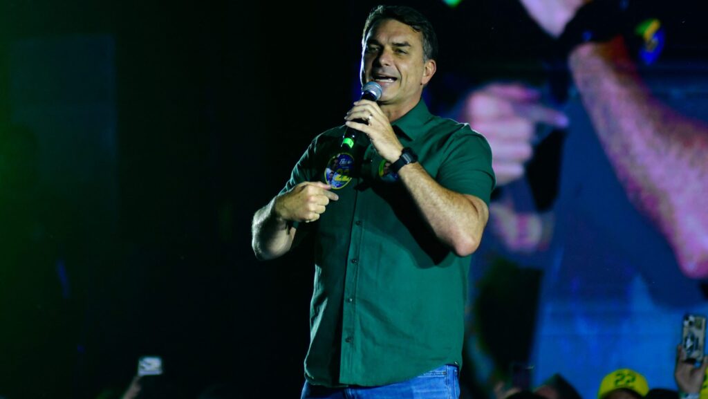 flavio-bolsonaro-festa-prostitutas-lobistas-pandemia