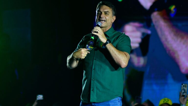 flavio-bolsonaro-festa-prostitutas-lobistas-pandemia