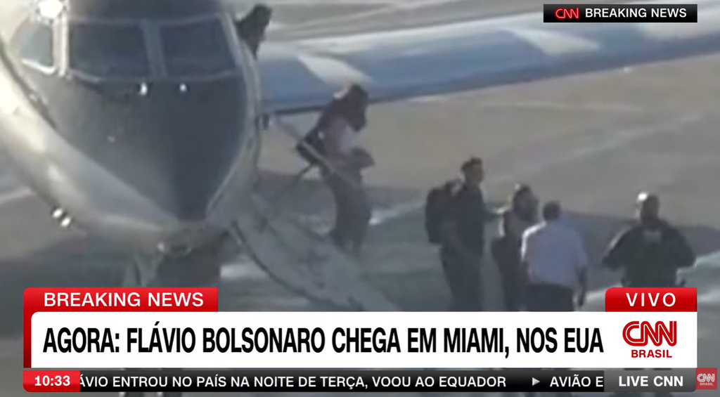 Flávio Bolsonaro chega aos EUA após escala no Equador 1 flávio-bolsonaro-tvt-news