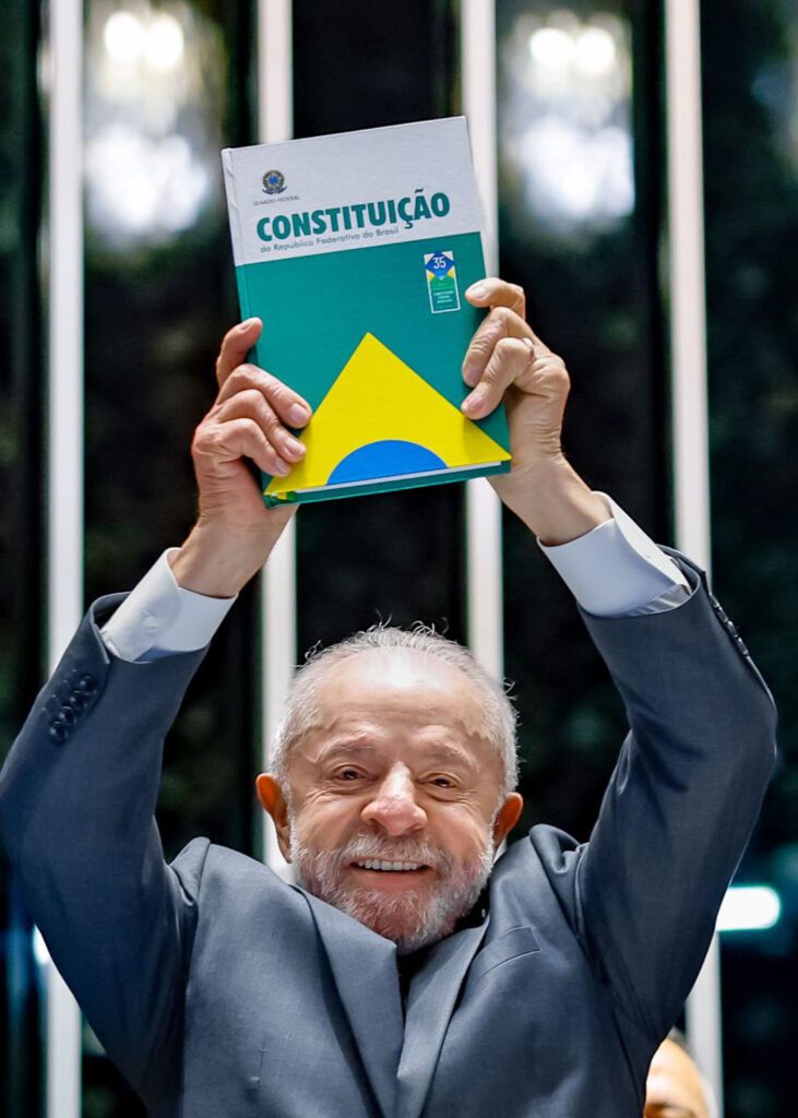 Lula celebra promulgação do fim da escala 6x1: “Constituição mais cidadã” 3 presidente-da-republica-luiz-inacio-lula-da-silva-durante-cerimonia-de-promulgacao-das-propostas-de-emenda-a-constituicao-que-poem-fim-a-escala-de-trabalho-6x1-e-estabelecem-a-aposentadoria-diferenciada-para-agentes-no-plenario-do-senado-federal-brasilia-df-foto-ricardo-stuckert-tvt-news-pesquisa-pesquisas-datafolha-quaest-cnt-atlas-btg-mda-poderdata