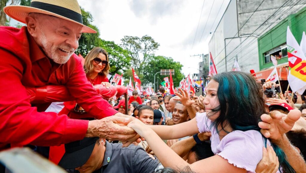 Domingo, nosso encontro marcado com a democracia 2 domingo-nosso-encontro-marcado-com-a-democracia-eleicoes-2026-lula-luiz-inacio-lula-da-silva-resultados-resultado-das-eleicoes-apuracao-apuracao-dos-votos-vitoria-brasil-constituicao-pesquisa-pesquisas-tvt-news