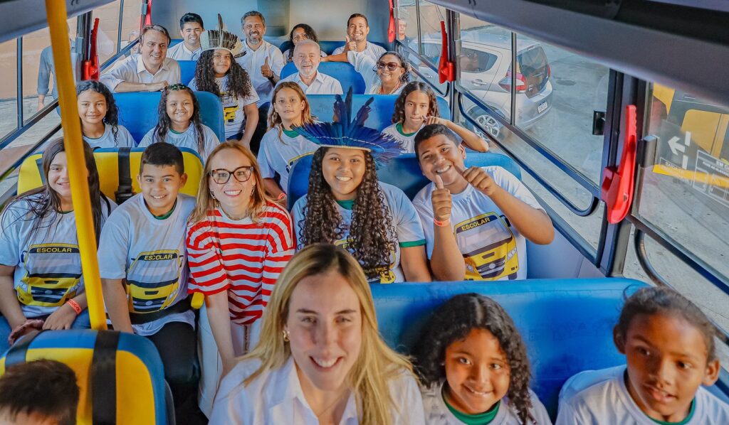 Transporte gratuito aos fins de semana: Lula anuncia PEC da tarifa zero para esta quarta-feira (21) 1 lula-tarifa-zero-passe-livro-transporte-publico-pec-onibus