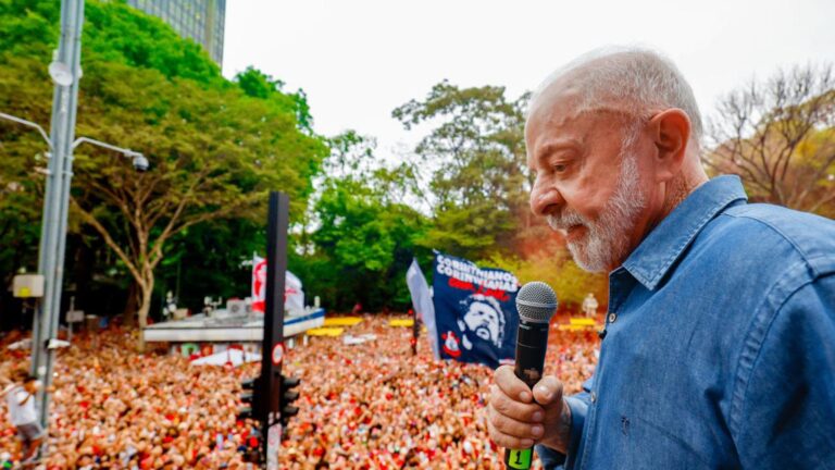 lula-nossa-senhora-aparecida-12-de-outubro-dia-de-nossa-senhora-aparecida-av-paulista-avenida-paulista-campanha-manifestacao-estudantes-fim-da-escala-6x1-votacao-eleicoes-pesquisa-pesquisas-datafolha-quaest-atlas-constituicao-pec-votacao-escala-6-x-1