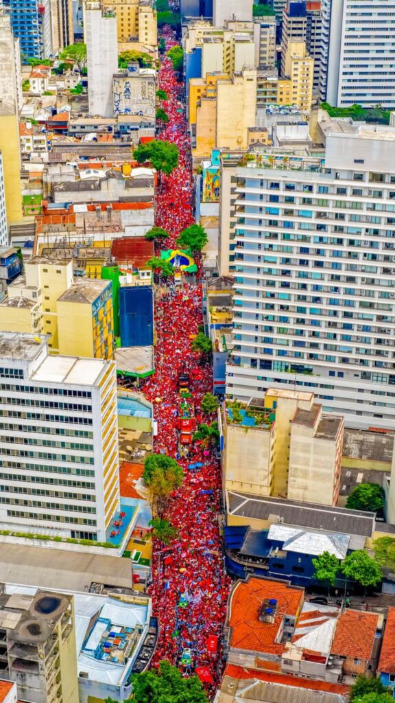 Lula encerra campanha com milhares nas ruas de São Paulo 2 lula-caminhada-sao-paulo