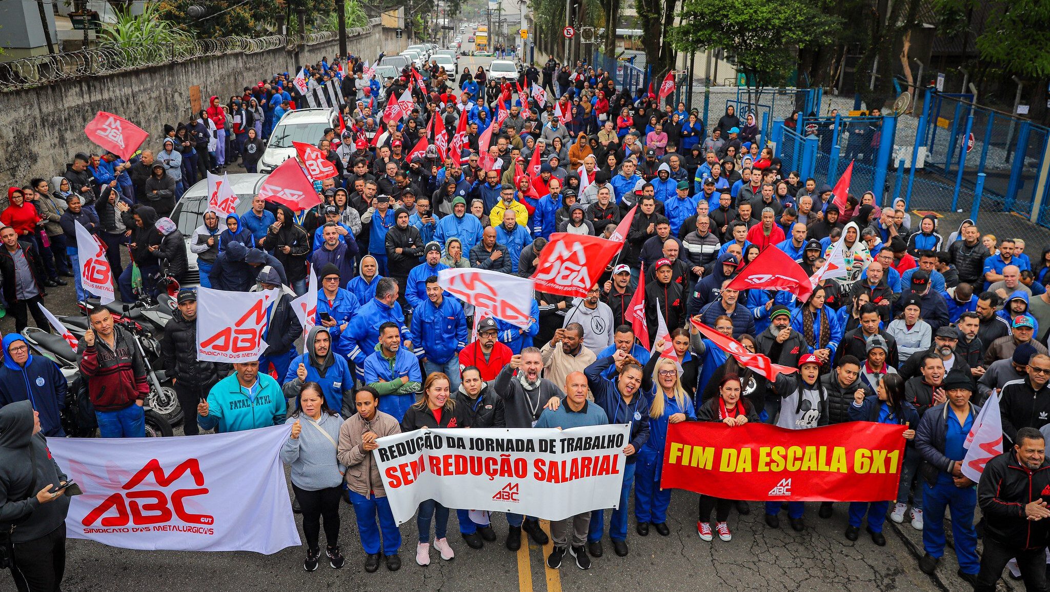 fim-da-escala-6x1-escala-6-x-1-jornada-de-trabalho-40h-40-h-semanais-fim-da-escala-6x1-fim-da-escala-6-x-1-senado-congresso-parlamentares-alcolumbre-erika-hilton-vat-rick-azevedo-paulo-paim-senadores-deputados-lula-governo-lula-bandeira-governo-lula-trabalhadores-classe-trabalhadora-conquista-historica-classe-trabalhadora-metalurgicos-sindicato-dos-metalurgicos