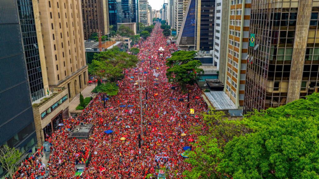 Lula vota e enaltece mobilização popular: "nunca vi nada igual" 5 lula-vota-lula-voto-eleicoes-2026-urna-voto-do-lula-2-turno-eleicoes-2026-lula-alckmin-resultado-apuracao-presidente-da-republica-constituicao-paulista-mobilizacao-popular
