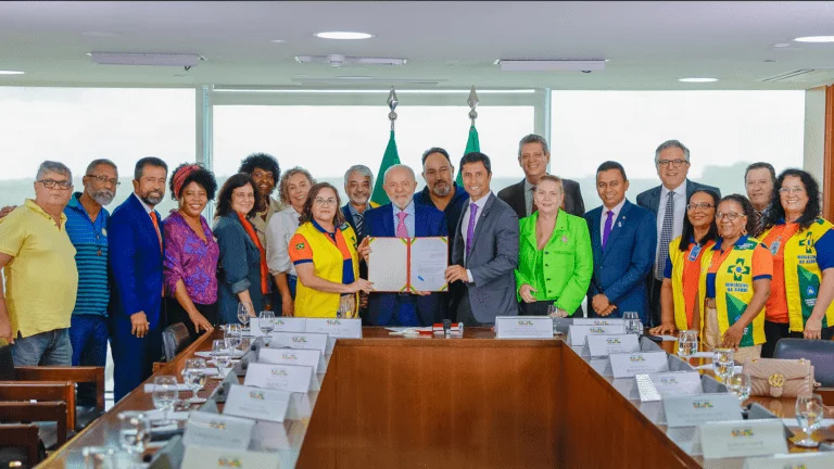 lula-sanciona-custeio-de-transporte-particular-por-agentes-de-saude-nova-legislacao-sancionada-pelo-presidente-lula-inclui-a-possibilidade-de-indenizacao-pelo-uso-de-transporte-particular-foto-ricardo-stuckert-tvt-news