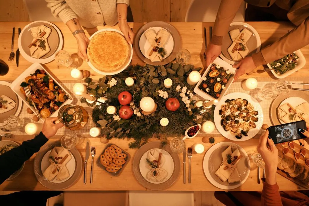 ceia-de-fim-de-ano-ainda-da-tempo-de-economizar-nutricionista-da-dicas-para-fazer-ceia-de-ano-novo-economica-foto-nicole-michalou-pexels-tvt-news