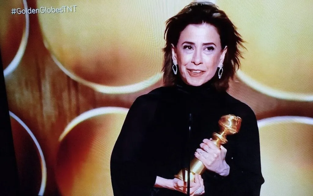Fernanda Torres vence Globo de Ouro 2025 1 fernanda-torres-vence-globo-de-ouro-fernanda-torres-vence-globo-de-ouro-na-categoria-melhor-atriz-em-filme-de-drama-imagem-reproducao-tnt-tvt-news