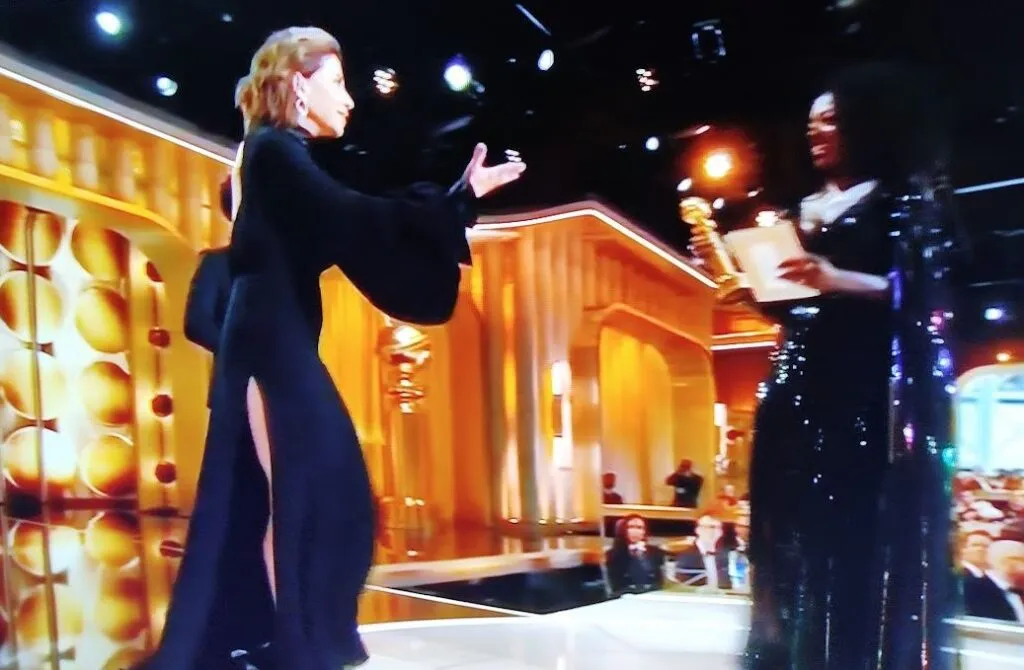 Fernanda Torres vence Globo de Ouro 2025 3 fernanda-torres-vence-globo-de-ouro-fernanda-torres-vence-globo-de-ouro-na-categoria-melhor-atriz-em-filme-de-drama-imagem-reproducao-tnt-tvt-news