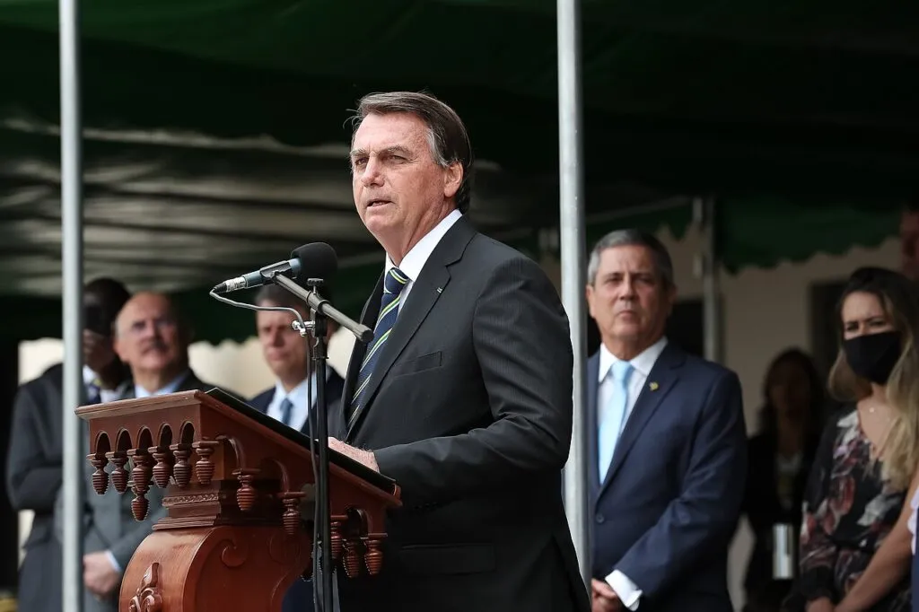 bolsonaro-vai-ser-preso-com-a-denuncia-da-pgr-bolsonaro-pode-ser-preso-juristas-avaliam-se-ele-e-o-candidato-a-vice-braga-netto-podem-ser-presos-apos-a-denuncia-da-pgr-foto-palacio-do-planalto-wikimedia-commons-tvt-news