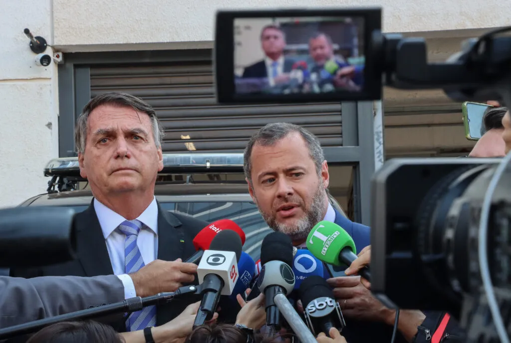Para especialista, denúncia da PGR é robusta 2 o-ex-presidente-jair-bolsonaro-fala-com-jornalistas-na-sede-da-policia-federal-em-brasilia-foto-valter-campanato-agencia-brasil-tvt-news